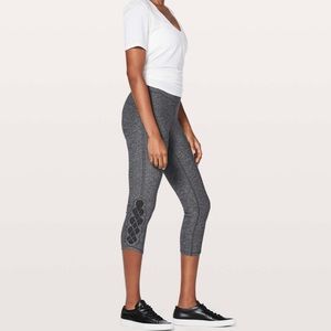 LULULEMON TIED TO IT CROPPED LEGGING 21”